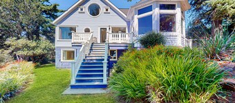Bay & Harbor View Home with High-Speed WiFi, Private Washer/Dryer, & Board Games