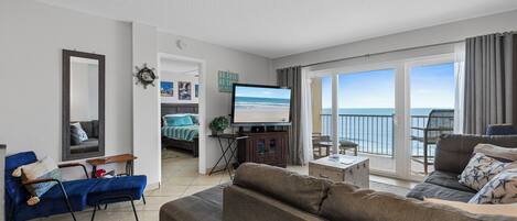 TV de tela plana, DVD player, serviços de streaming