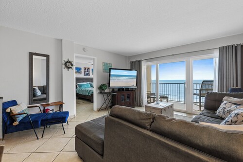 Direct Oceanfront View from Nearly Every Room! Great Getaway Near No-Drive Beach