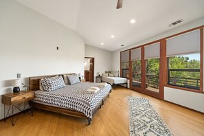 6 bedrooms, iron/ironing board, free WiFi, bed sheets - Hillside Retreat w/Pool, Sauna, Hot Tub + Cold Plunge & Expansive Deck Views (Murrieta)