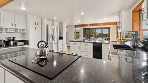 Private kitchen - Hillside Retreat w/Pool, Sauna, Hot Tub + Cold Plunge & Expansive Deck Views (Murrieta)