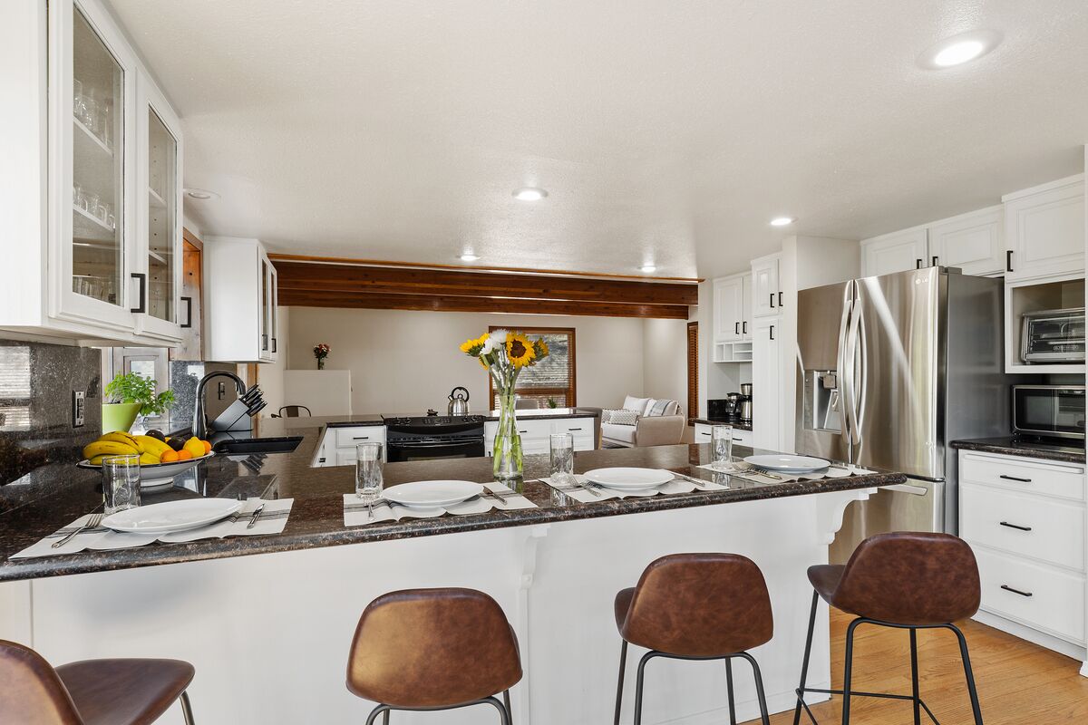 Private Retreat w/Pool + Hot Tub & Expansive Deck Views