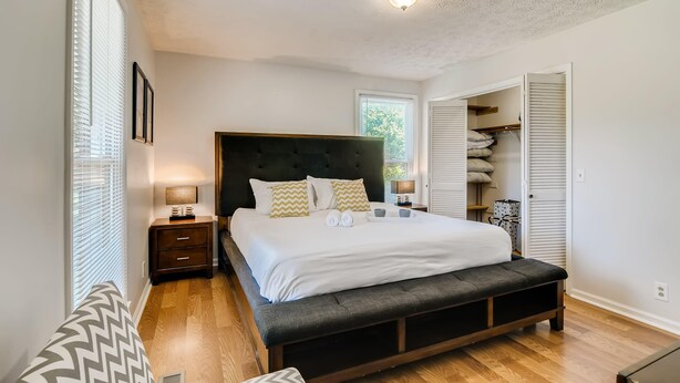 Rumah Desain (3 Bedrooms) | 3 kamar tidur, seprai premium, dan ruang kerja ramah laptop