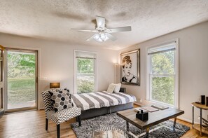 3 chambres, literie de qualité, décor unique, ameublement unique