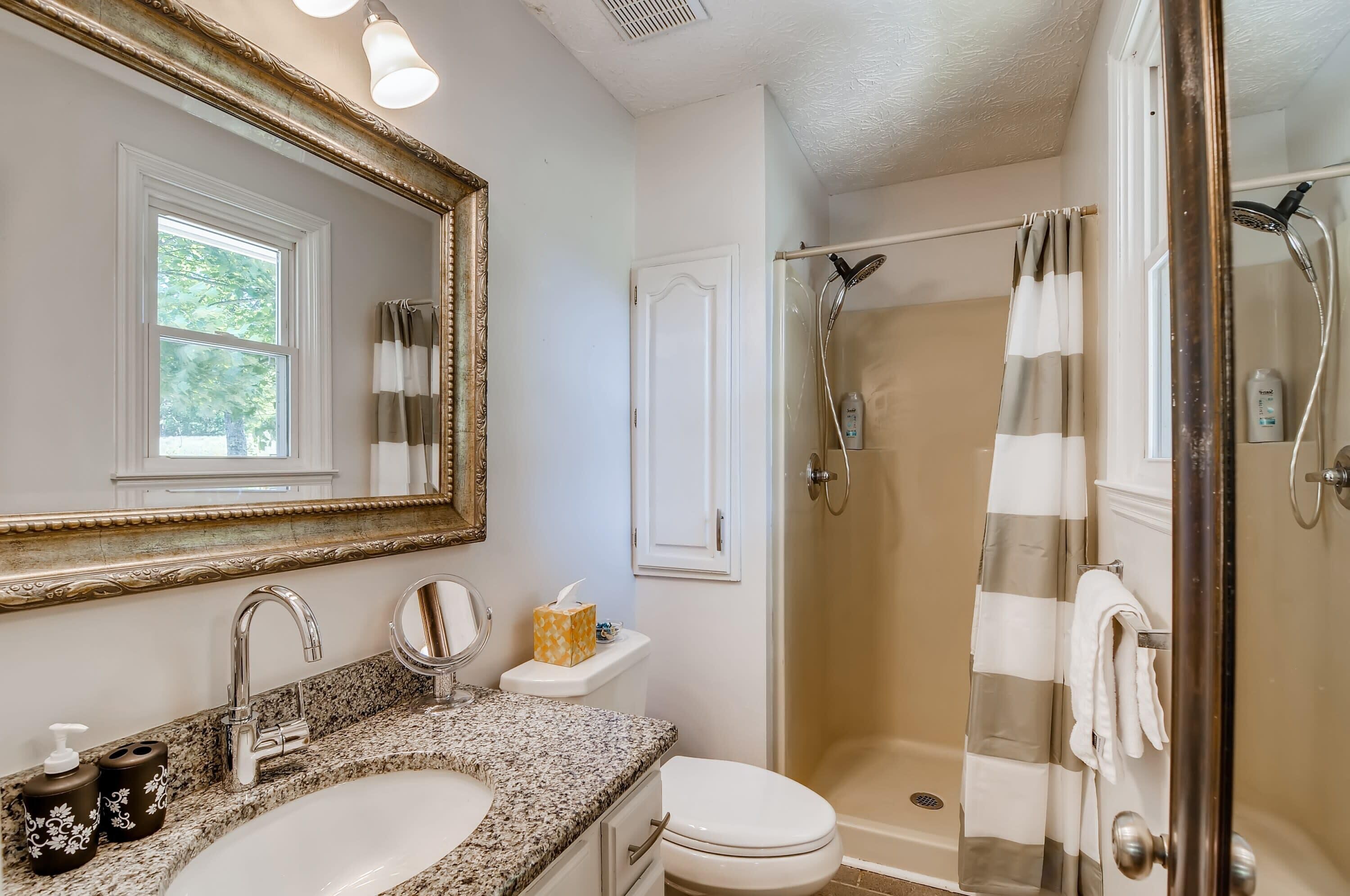 Design House (3 Bedrooms) | Bathroom | Hydromassage showerhead, free toiletries, hair dryer, towels
