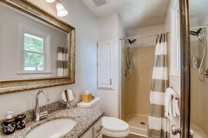 Bathroom - New- Tranquil & Gorgeous Countryside 3br/2bath Home on 1 Acre - 20 Min From Nashville! (Franklin)