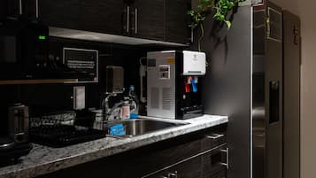 Fridge, microwave