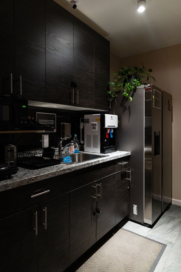 Fridge, microwave