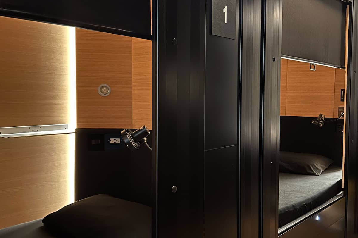 Business Class Pod in 2 Bed Mixed Dorm | 1 bedroom, free WiFi, bed sheets
