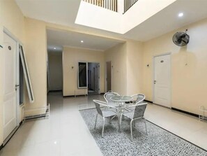 Dining - Super OYO 3930 Griya Loka Syariah (Semarang)