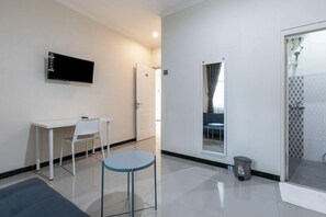 Interior - Super OYO 3930 Griya Loka Syariah (Semarang)