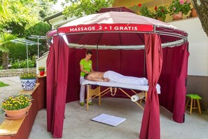 A massage tent with a sign offering two massages for the price of one. - Apartment in Poreč with Terrace, Air condition, WIFI, Washing machine (4928-8) (Porec)