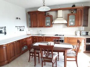 Fridge, microwave, oven, dishwasher - Apartment in Brela with Seaview, Balcony, Air condition, WIFI (4962-3) (Brela)