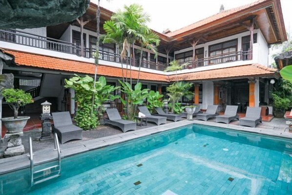 Kolam renang outdoor