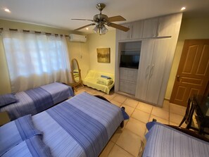 2 bedrooms, desk, iron/ironing board, free WiFi