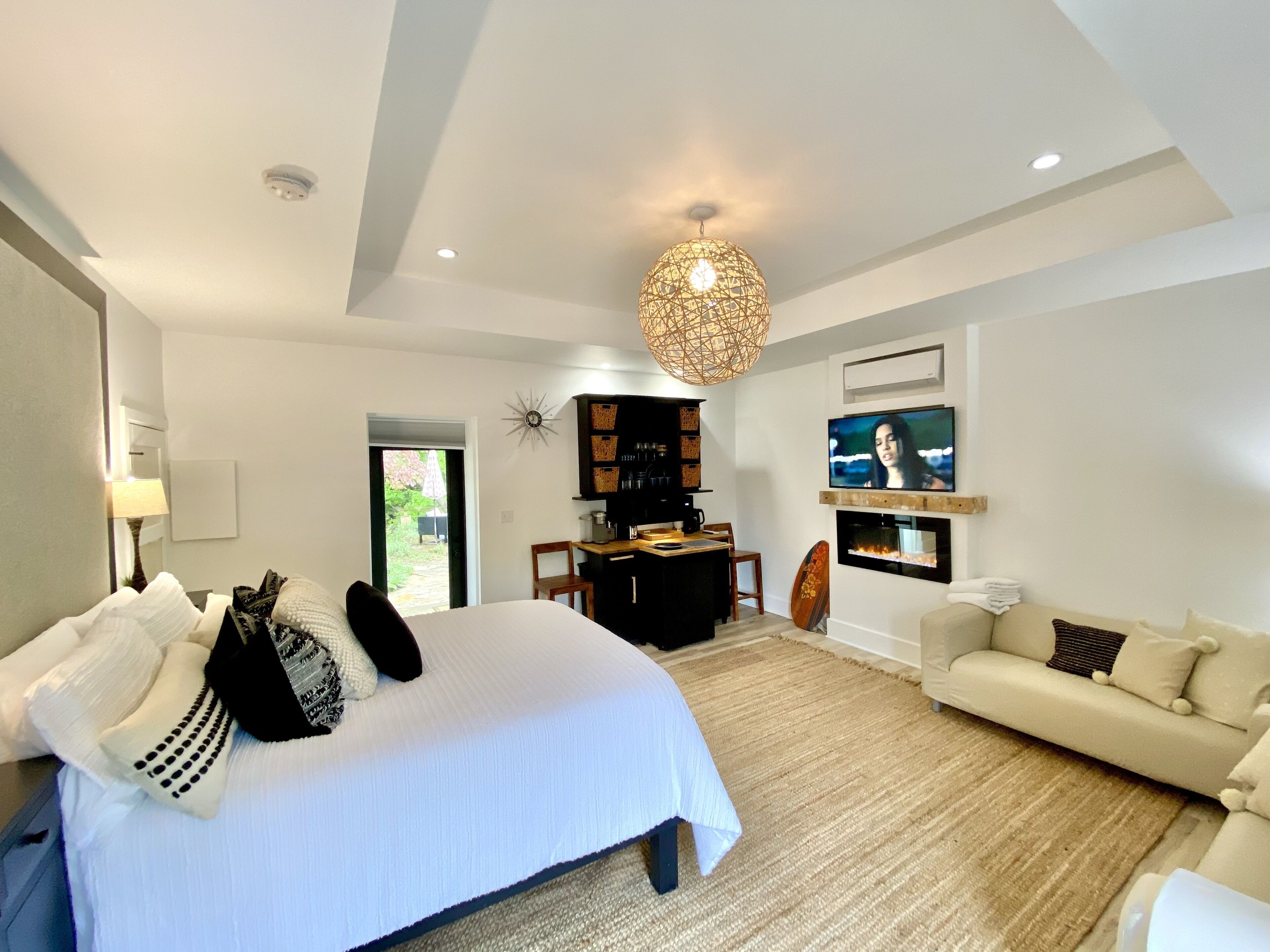 Escape Studio: Take a Pre-Holiday Break in HarborCountry With a Cozy Hot Tub!