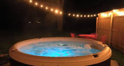 The Louie II: Accord Farmhouse near Arrowood w/ Hot Tub & Large Yard
