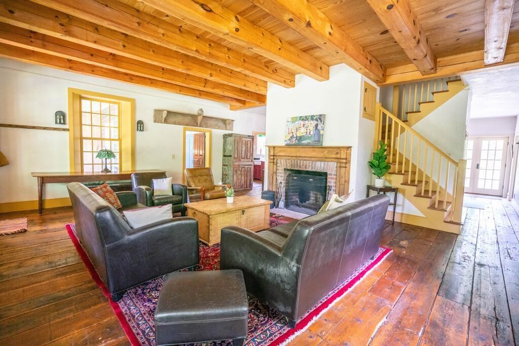 Black Walnut Tree Farm: Rustic & Colorful Highland Farmhouse on 50 Acres