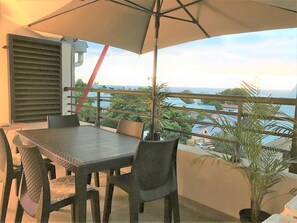 Outdoor dining - Appart Hawaï - vue mer et Montagne à St-leu Centre (Saint-Leu)