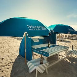 Na praia, toalhas de praia