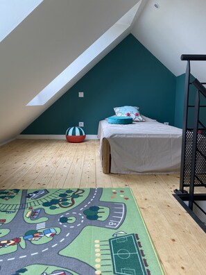 3 habitaciones, escritorio, wifi gratis y ropa de cama