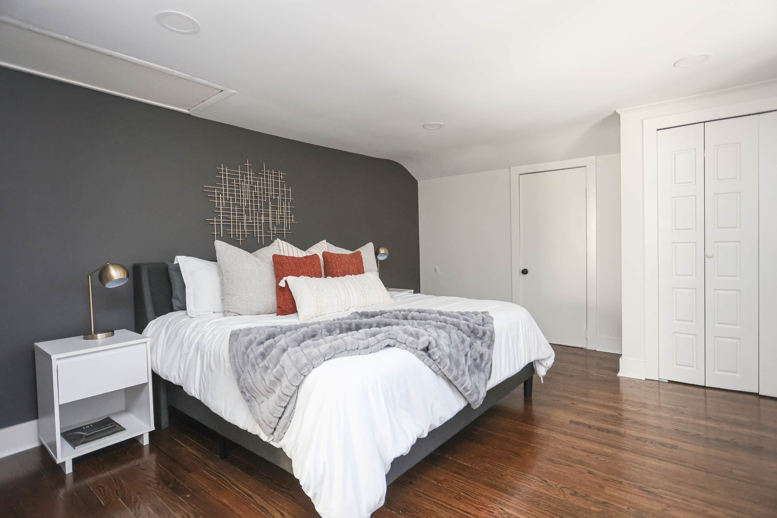 Center of Tulsa, 1 Block to TU, <5 min to Expo