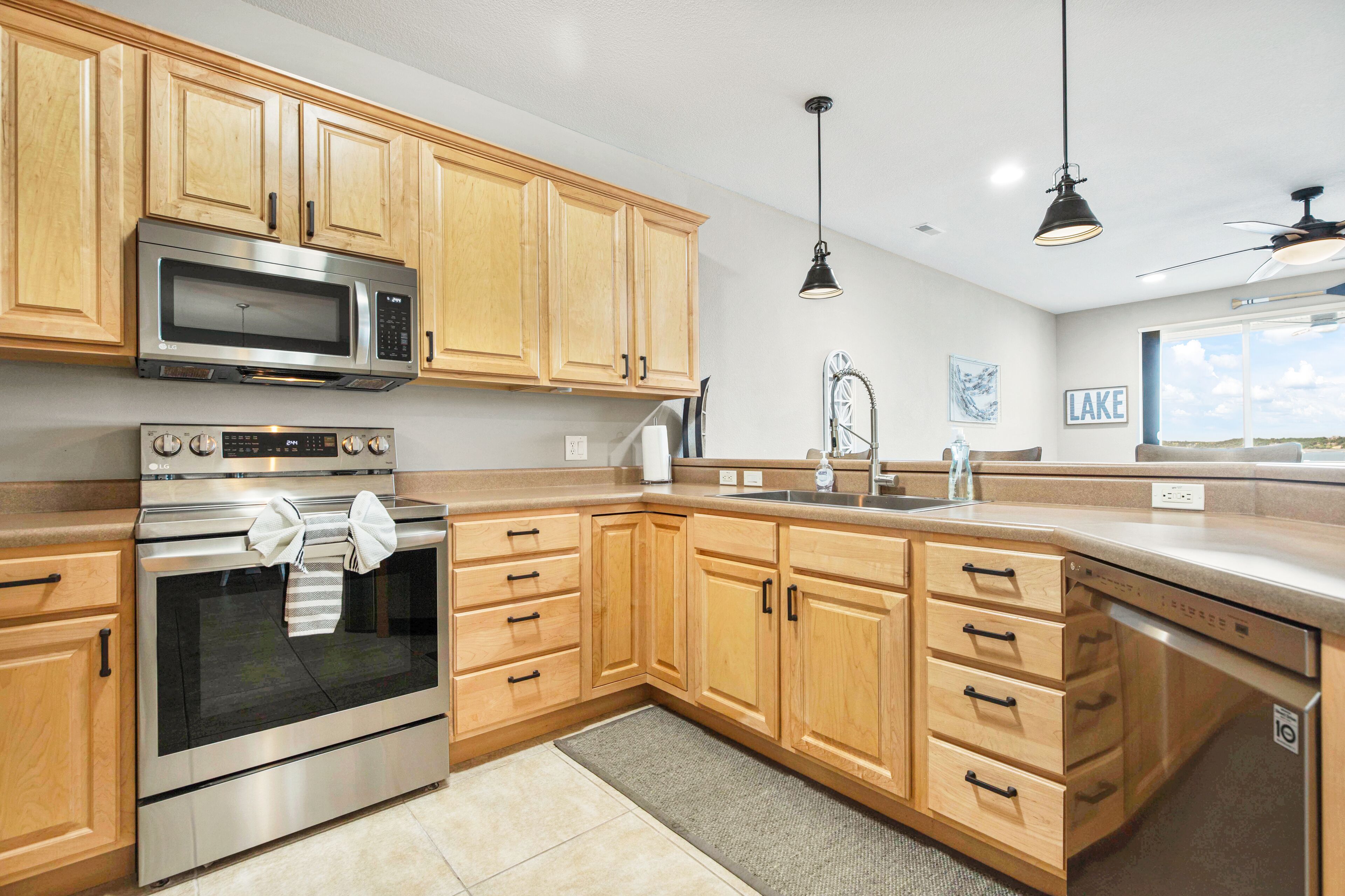 Spectacular Lands' End Condo Main Channel View! Screened-Deck Elevator Waterpark