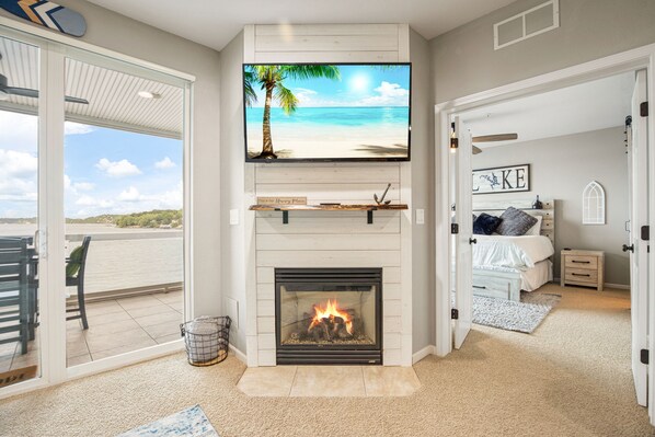 3 bedrooms, iron/ironing board, travel crib, free WiFi - Spectacular Lands' End Condo Main Channel View! Screened-Deck Elevator Waterpark (Osage Beach)