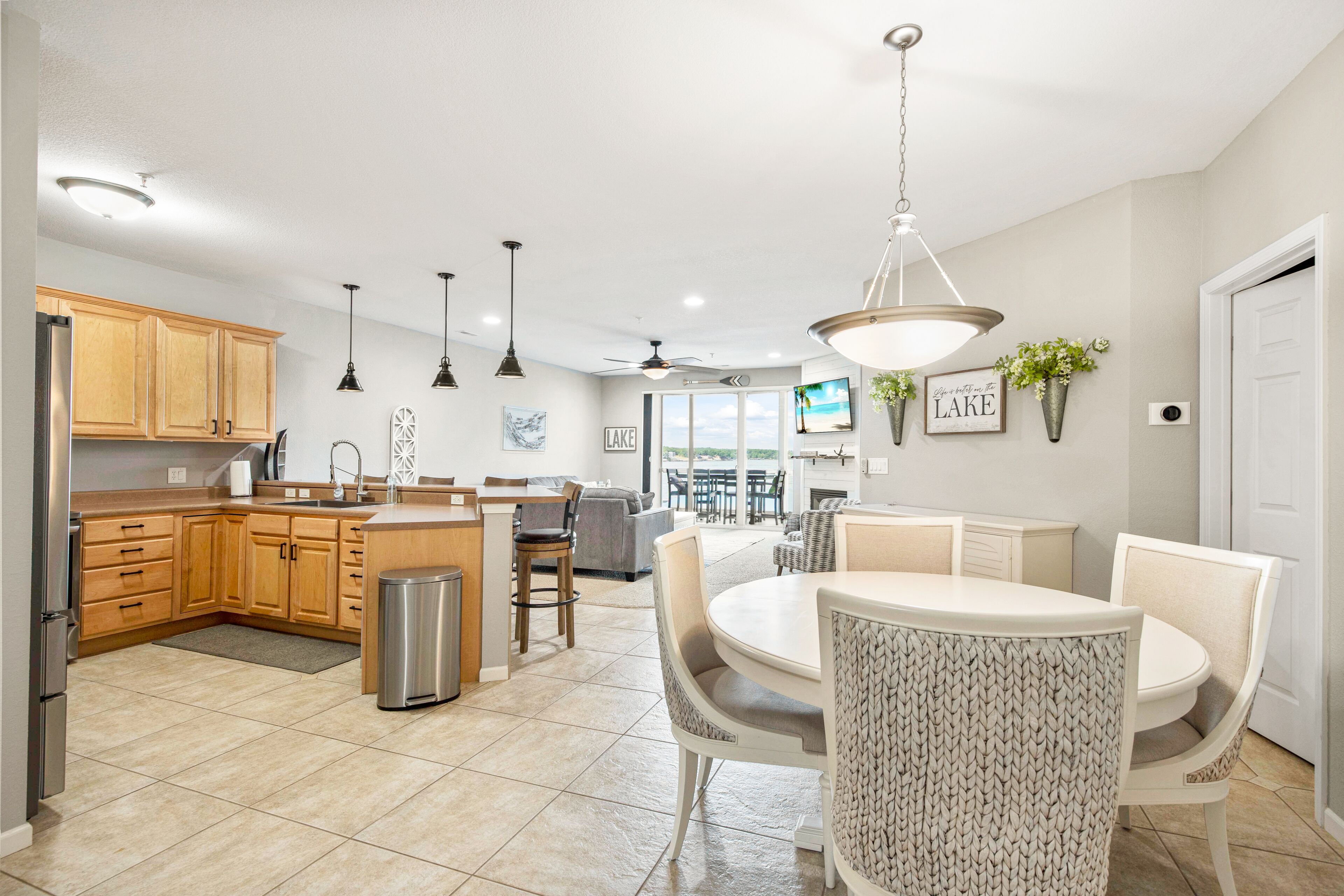 Spectacular Lands' End Condo Main Channel View! Screened-Deck Elevator Waterpark