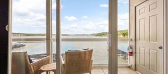 Spectacular Lands' End Condo Main Channel View! Screened-Deck Elevator Waterpark