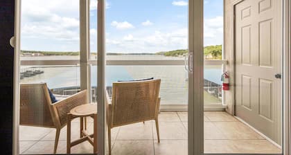 Spectacular Lands' End Condo Main Channel View! Screened-Deck Elevator Waterpark