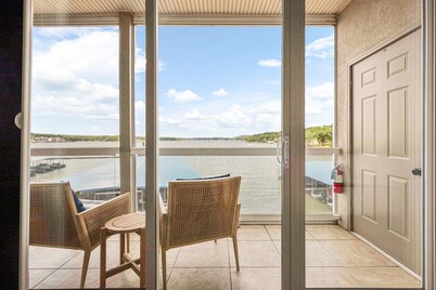 Spectacular Lands' End Condo Main Channel View! Screened-Deck Elevator Waterpark