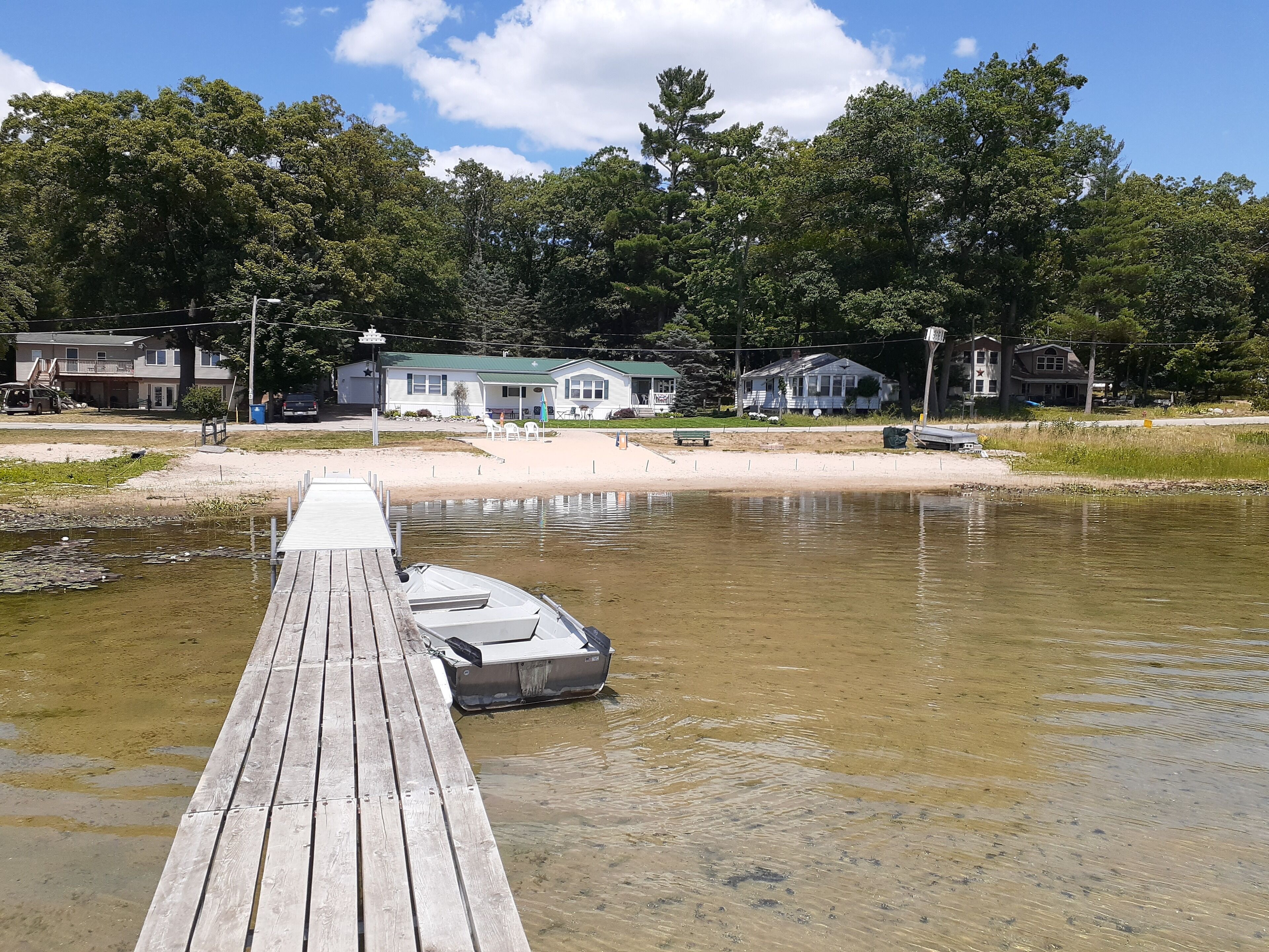 Spacious 3 bedroom year around cottage on beautiful Tallman lake near ludington.
