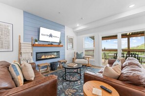 Smart TV, fireplace, DVD player