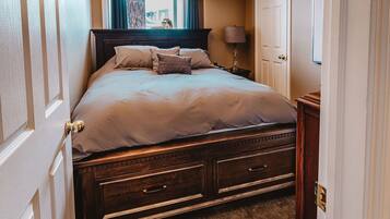 1 slaapkamer, een bureau, een strijkplank/strijkijzer, gratis wifi