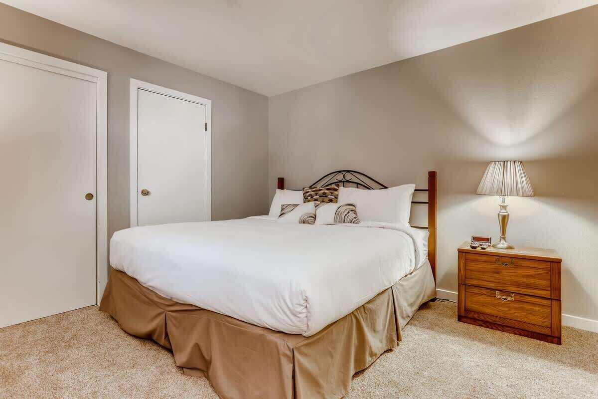 Bedroom 2 with King Bed