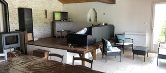 140m2 house with garden and heated swimming pool 