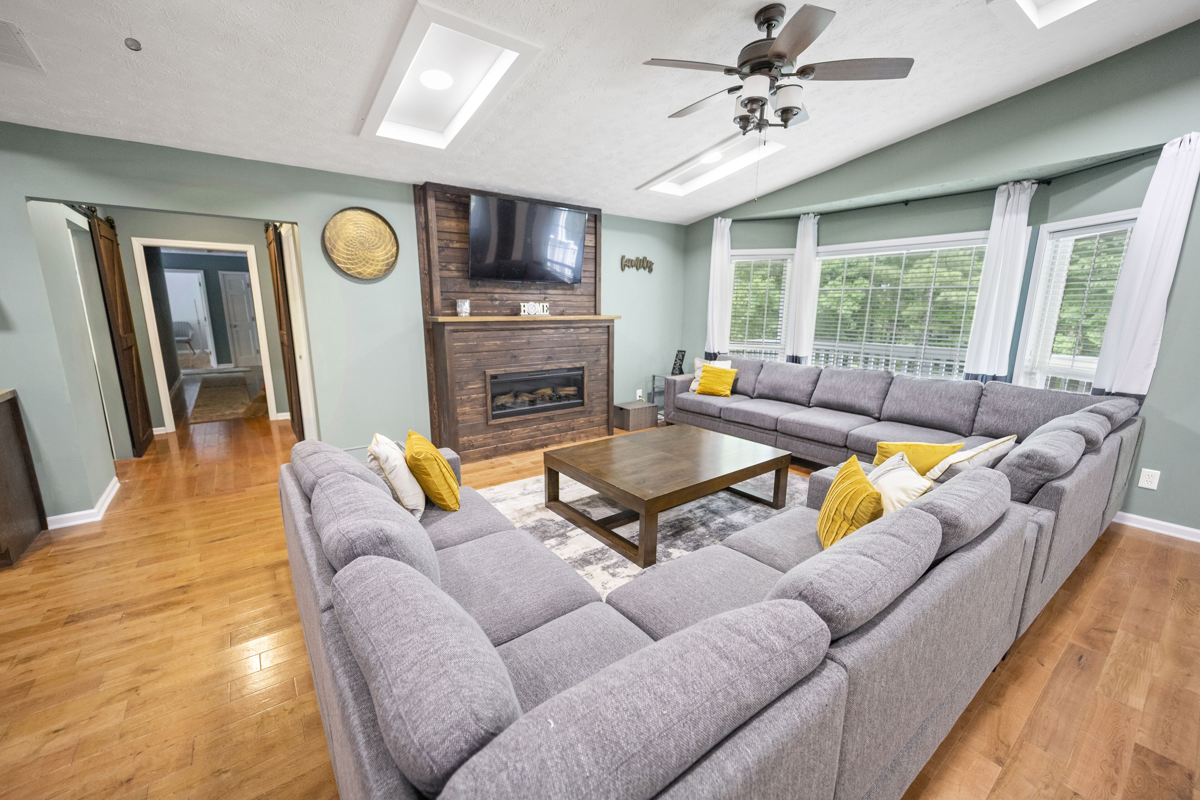 Huge 7100 Sq Ft Home Perfect for Family Retreats and Getaways!