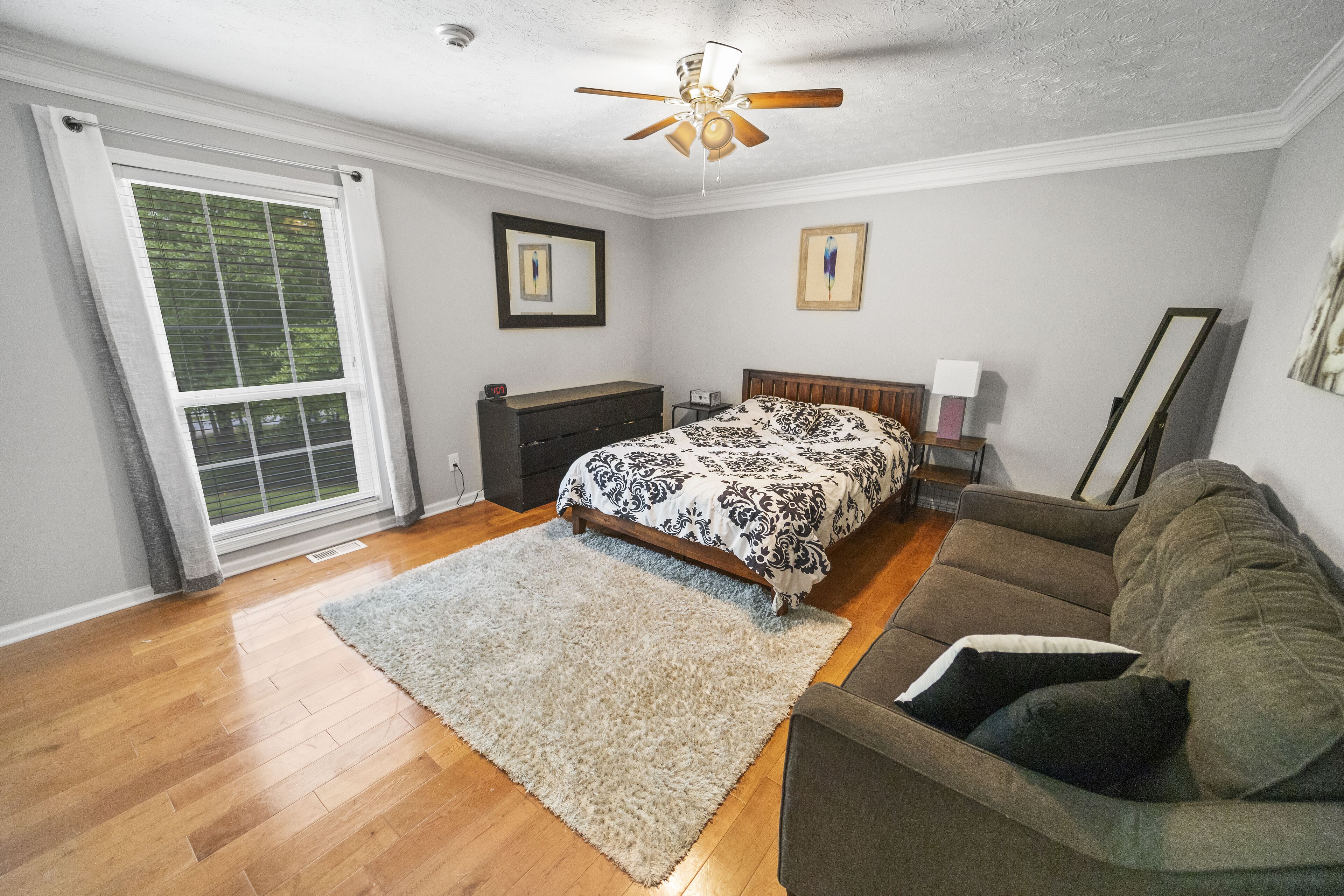 Huge 7100 Sq Ft Home Perfect for Family Retreats and Getaways!