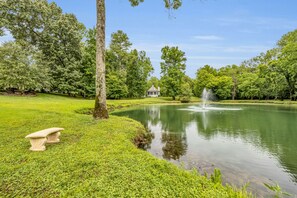Property grounds - Magical secluded hideaway on a French Country Estate with tranquil creek & ponds (Cleveland)