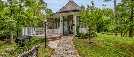 المنشأة من الخارج