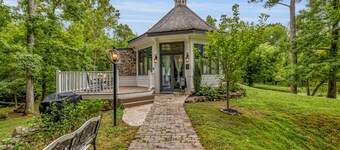 Magical secluded hideaway on a French Country Estate with tranquil creek & ponds