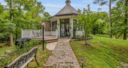 Magical secluded hideaway on a French Country Estate with tranquil creek & ponds