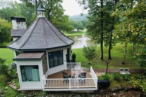 Terrace/patio - Magical secluded hideaway on a French Country Estate with tranquil creek & ponds (Cleveland)