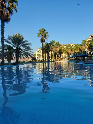 Piscina all'aperto, una piscina riscaldata