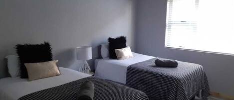 3 bedrooms, iron/ironing board, free WiFi, bed sheets