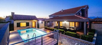 Villa Enna with heated pool