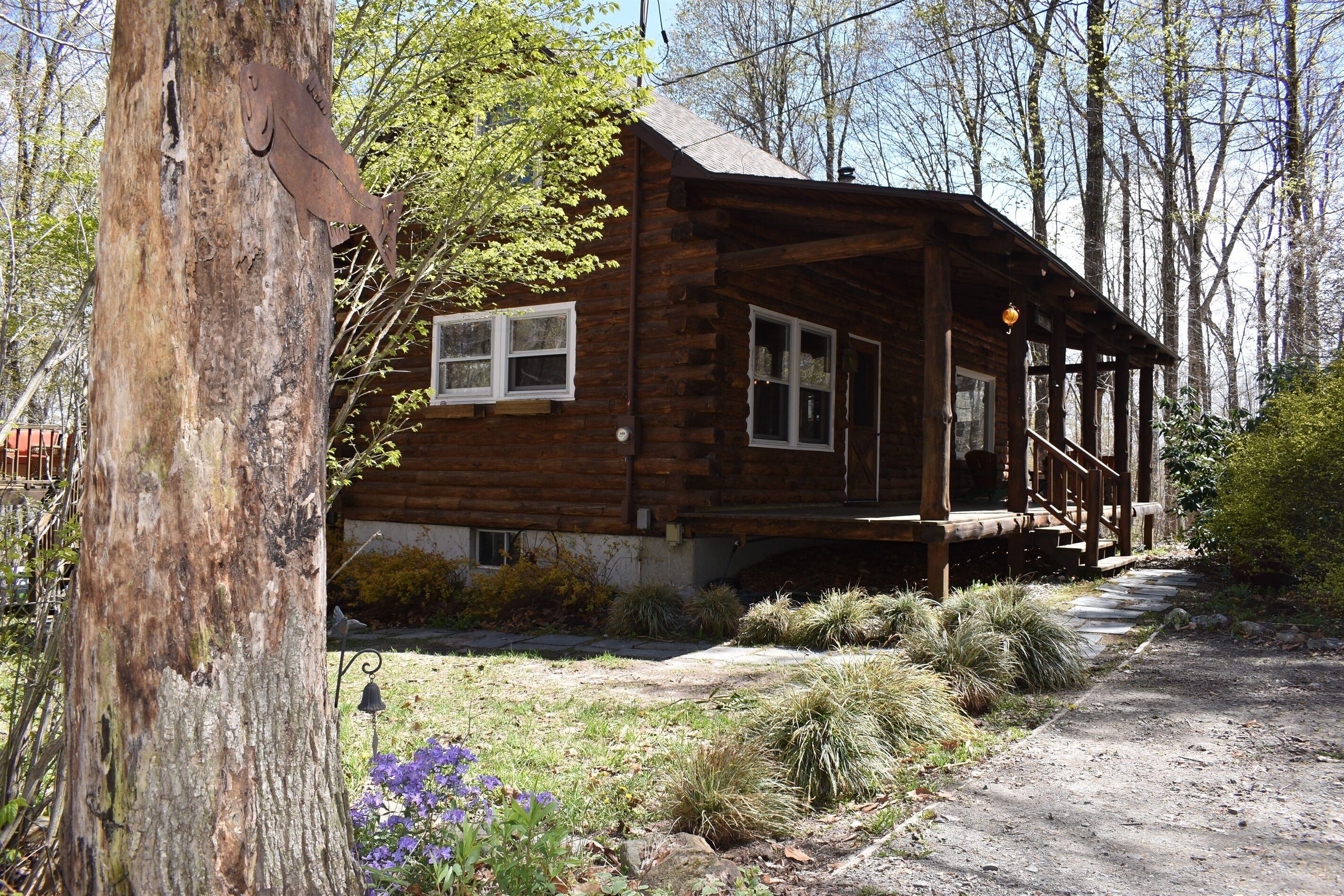 Peaceful and Private Adirondack Log Cabin