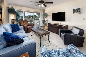 TV, DVD player - Seaspray Condos - 100D (Fort Walton Beach)