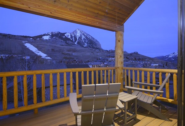 Property grounds - The Point / Fantastic Mtn. Modern Villa Walking Distance to the Slopes! Hot Tub! (Mt. Crested Butte)